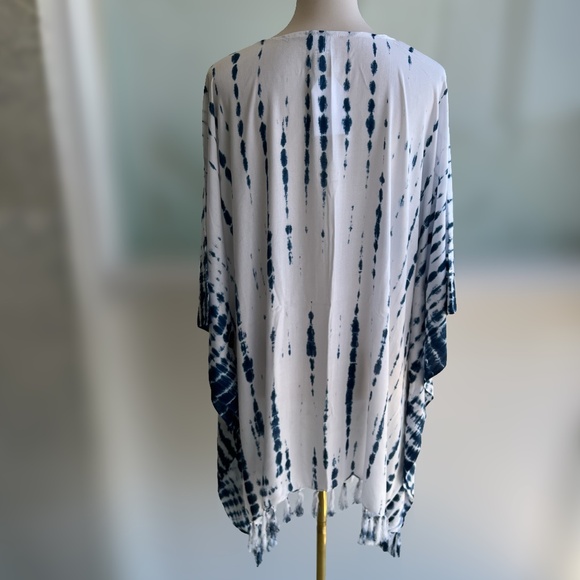 0080/ White and Blue Tie Dye  Poncho with fringed, Short Kaftan - Picture 5 of 6